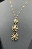 عقد رموش الذهب نازل ثلاثي ( عدة الوان ) عيار 21 وز...