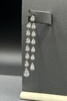 طقم ذهب ابيض تصميم دمعات الماسية لأناقة دائمة