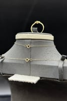 طقم ذهب عيار 18 بتصميم زهرة وزن من 3.4 الى 3.5 جرا...