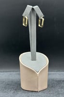 حلق مربع ذهب صافي ايطالي عيار 18 وزن 1.6 جرام