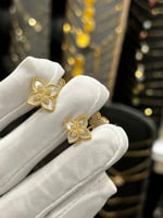 حلق ذهب حجر لون ابيض