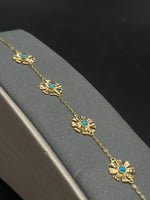 اسوارة ذهب عيار 21 تصميم رموش ملونة بجاذبية دائمة