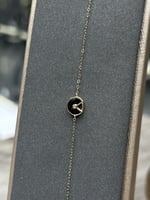 عقد ذهب مع اسوارة تصميم دائري مع صدف ملون لأطلالة...