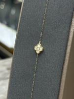 عقد ذهب مع اسوارة ورده مع صدف