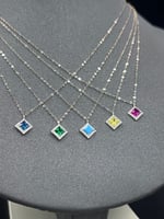 عقد المعين متعدد الألوان