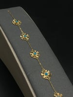 اسوارة ذهب عيار 21 تصميم رموش ملونة بجاذبية دائمة