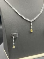 طقم ذهب ابيض ناعم بتصميم الماسي فص فانسي لأطلالة ج...