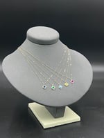 عقد المعين متعدد الألوان