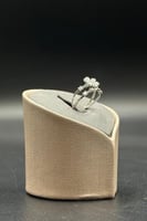 خاتم ذهب ابيض تصميم زهرة الماسية فاخرة