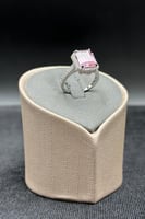 خاتم ذهب مع فص وردي عيار 18 وزن من 4 الى 4.1 جرام