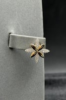 طقم زهرة ذهب تصميم الماس عيار 18 وزن 7.9 جرام