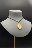 تعليقة شكل سبيكة بيضاوي ذهب صافي عيار 21 وزن 8.9 ج...