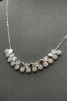 عقد خليه ذهب ابيض تصميم الماس عيار 18 وزن من 4.2 ا...