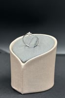 خاتم الماس وزن الذهب : 0.98 جرام وزن الألماس : 0.0...