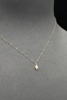 عقد معين ذهب تصميم الماس عيار 18 وزن 0.3 جرام