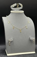 طقم مستطيل ذهب تصميم الماس عيار 18 وزن 5.6 جرام