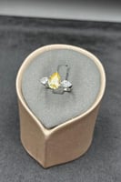 خاتم ذهب ابيض مع فص فانسي عيار 18 وزن من 1.8 الى 2...