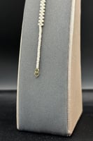 اسوارة لؤلؤ مع ذهب فص ملون عيار 18 وزن 0.8 جرام