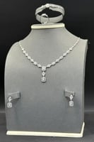 طقم ذهب ابيض تصميم الماس عيار 18 وزن 12.8 جرام