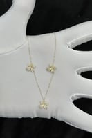 تشوكر وردات ذهب تصميم الماس عيار 18 وزن من 1.2 الى...