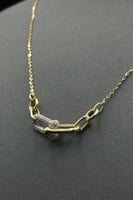 عقد مع اسوارة جنزير ذهب تصميم الماس عيار 18 وزن 10...