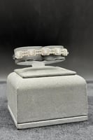 اسوارة ذهب ابيض مع باقيت تصميم الماس عيار 18 وزن 1...