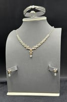 طقم ذهب عيار 18 إشراقة التميز وزن 11.8 جرام