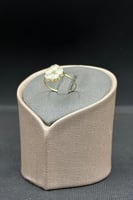 خاتم ورد ذهب مع صدف ابيض عيار 18 وزن من 1 الى 1.1...