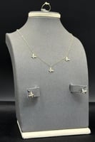 طقم اطفال فراشة ذهب تصميم الماس عيار 18 وزن من 1.4...