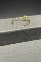 طقم وردة ذهب تصميم الماس عيار 18 وزن 1.7 جرام