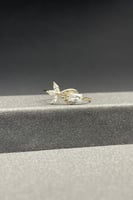 طقم وردة مع باقيت ذهب تصميم الماس عيار 18 وزن 1.6...