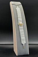 اسوارة لؤلؤ مع ذهب شكل وردة عيار 18 وزن 1.8 جرام