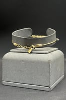 عقد مع اسوارة شكل خلية ذهب ايطالي عيار 18 وزن 15.9...