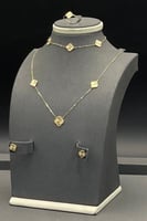 طقم ثلاث وردات ذهب صافي عيار 18 وزن من 3.4 الى 3.5...