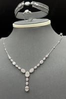 طقم ذهب ابيض تصميم الماس عيار 18 وزن 8 جرام