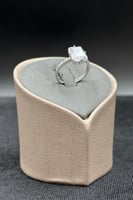 خاتم ذهب مع فص ابيض عيار 18 وزن من 2.9 الى 3.2 جرا...