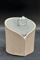 خاتم ذهب ابيض مع فص ابيض عيار 18 وزن من 1.4 الى 1....