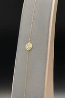 اسوارة ذهب ناعمة عيار 18 شكل وردة بوزن 0.6 جرام