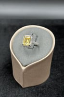 خاتم ذهب ابيض مع فص فانسي عيار 18 وزن من 4 الى 4.1...