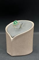 خاتم ورد ذهب مع صدف اخضر عيار 18 وزن 1.1 جرام