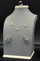 طقم اطفال وردة ذهب تصميم الماس عيار 18 وزن 2.7 جرا...