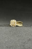 خاتم ذهب تصميم الماس عيار 18 وزن 3.1 جرام