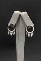 حلق دائرة ذهب ابيض تصميم الماس عيار 18 وزن 2.7 جرا...