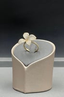 خاتم وردة ذهب تصميم الماس عيار 18 وزن من 3.8 الى 3...