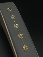 اسوارة ذهب عيار 21 تصميم رموش ملونة بجاذبية دائمة