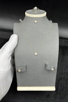 طقم ذهب فان كليف عيار 18 زهرة الحظ وزن من 2.2 إلى...