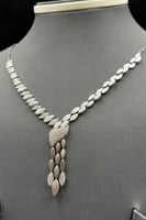 طقم ذهب ابيض تصميم الماس عيار 18 وزن 11.9 جرام