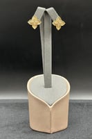 حلق وردة ( حجم وسط ) ذهب تصميم الماس عيار 18 وزن 4...