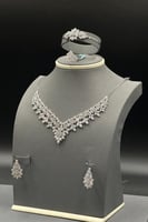 طقم ذهب ابيض للعروس تصميم الماس وزن 27.3 جرام