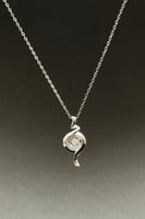 عقد الماس وزن الذهب : 2.02 جرام وزن الألماس : 0.05...